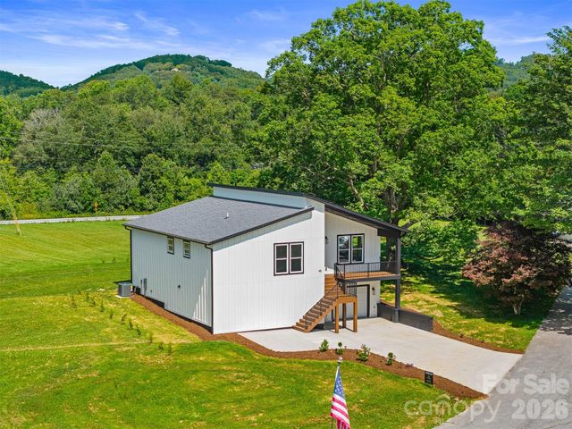 45 Klimovych Road, Hendersonville, NC 28792