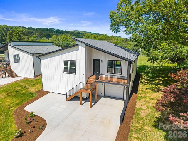 45 Klimovych Road, Hendersonville, NC 28792