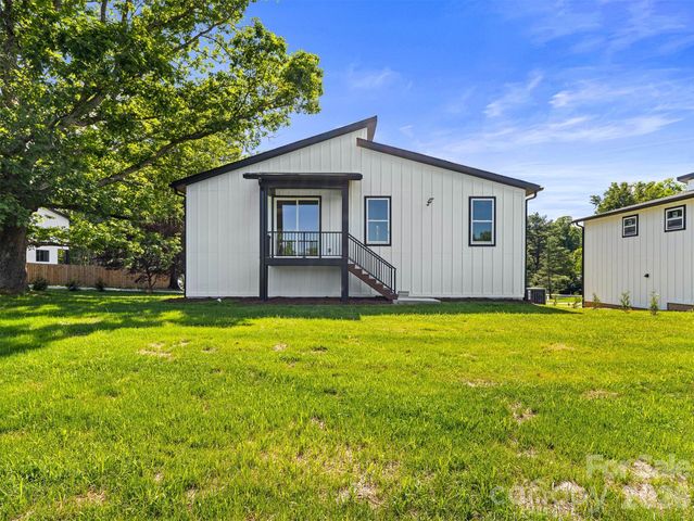 45 Klimovych Road, Hendersonville, NC 28792