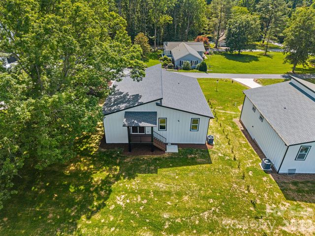 45 Klimovych Road, Hendersonville, NC 28792