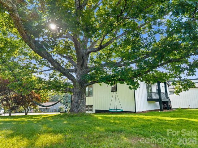 45 Klimovych Road, Hendersonville, NC 28792