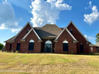 4651 E Alden Lake Drive, Horn Lake, MS 38637