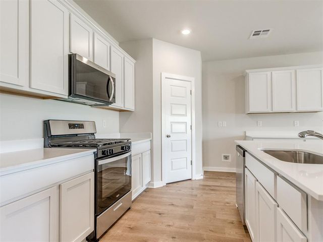 2616 Otis Lane, Yukon, OK 73099