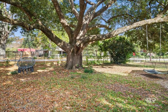 1605 Mcmillan Avenue, Bay Minette, AL 36507