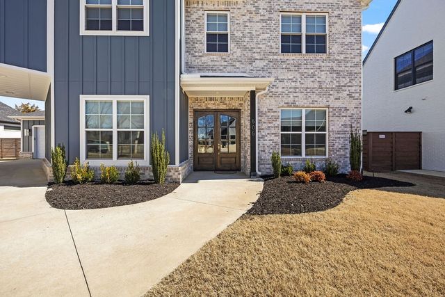 505 SW Autumn Hills Road, Bentonville, AR 72712