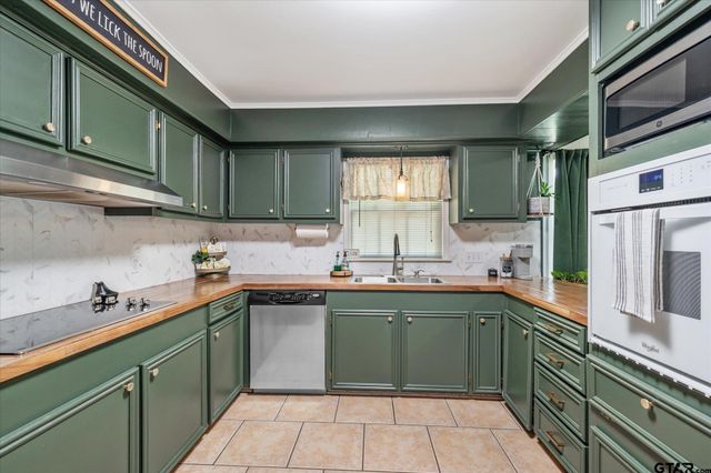 1006 Forest Trail, Jacksonville, TX 75766
