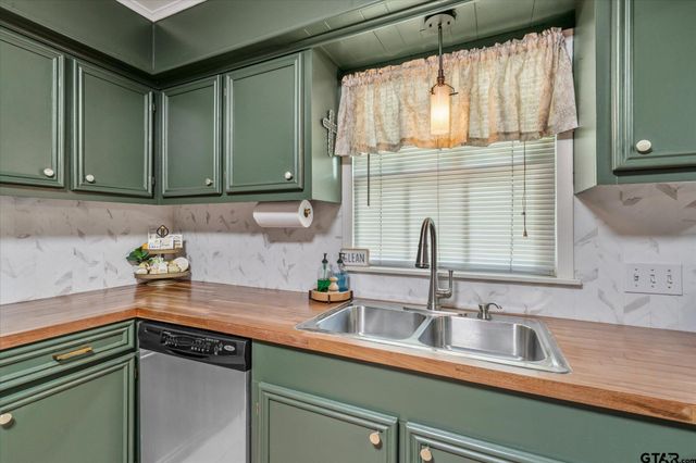1006 Forest Trail, Jacksonville, TX 75766