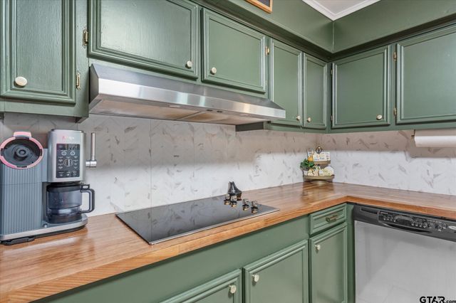 1006 Forest Trail, Jacksonville, TX 75766