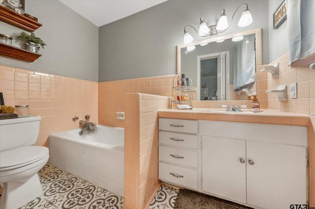 1006 Forest Trail, Jacksonville, TX 75766
