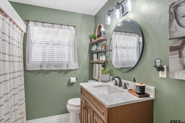1006 Forest Trail, Jacksonville, TX 75766