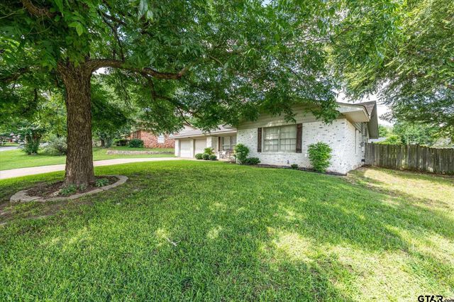 1006 Forest Trail, Jacksonville, TX 75766