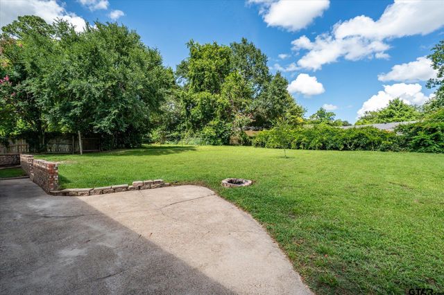 1006 Forest Trail, Jacksonville, TX 75766