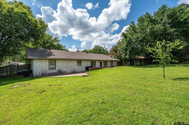 1006 Forest Trail, Jacksonville, TX 75766