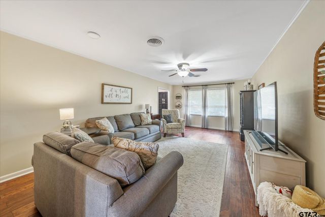 1006 Forest Trail, Jacksonville, TX 75766