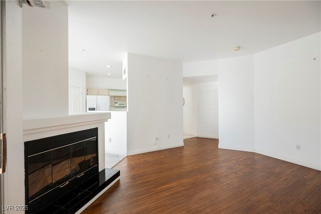 6480 Annie Oakley Drive 211, Las Vegas, NV 89120