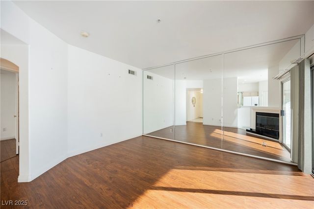 6480 Annie Oakley Drive 211, Las Vegas, NV 89120