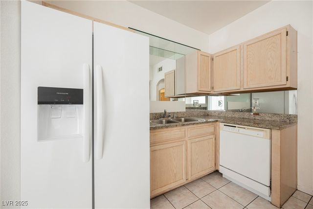 6480 Annie Oakley Drive 211, Las Vegas, NV 89120