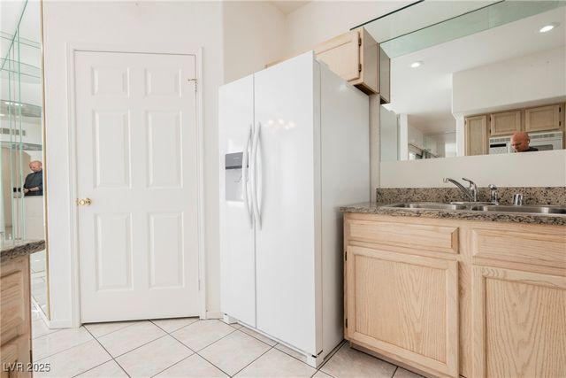 6480 Annie Oakley Drive 211, Las Vegas, NV 89120