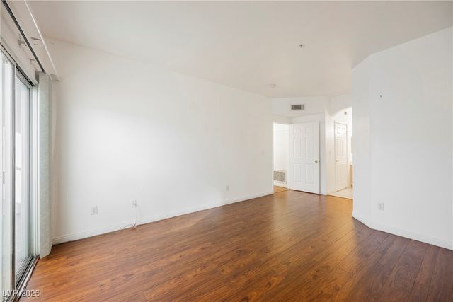 6480 Annie Oakley Drive 211, Las Vegas, NV 89120