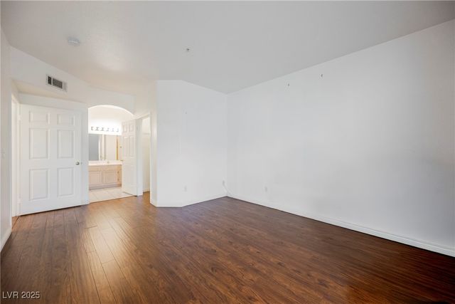 6480 Annie Oakley Drive 211, Las Vegas, NV 89120