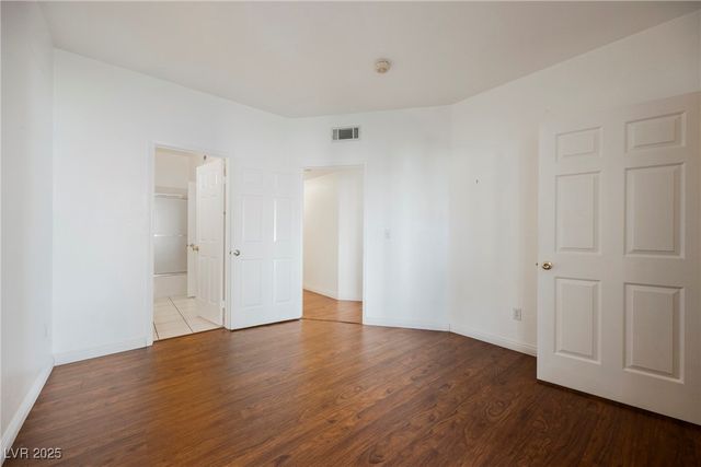 6480 Annie Oakley Drive 211, Las Vegas, NV 89120