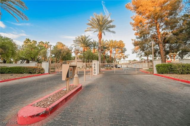 6480 Annie Oakley Drive 211, Las Vegas, NV 89120