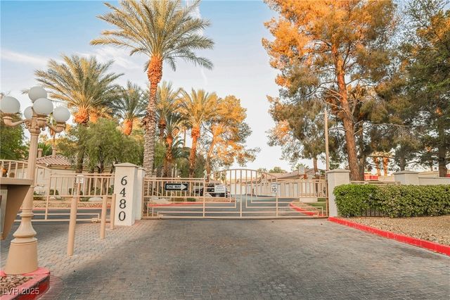 6480 Annie Oakley Drive 211, Las Vegas, NV 89120