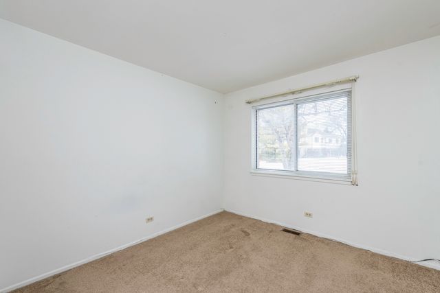 1367 STRATFORD Drive 1D, Gurnee, IL 60031