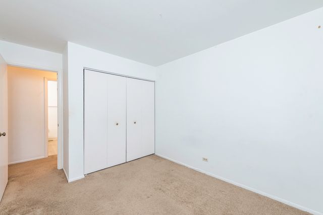 1367 STRATFORD Drive 1D, Gurnee, IL 60031