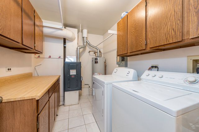 1367 STRATFORD Drive 1D, Gurnee, IL 60031