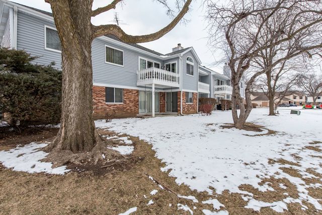 1367 STRATFORD Drive 1D, Gurnee, IL 60031