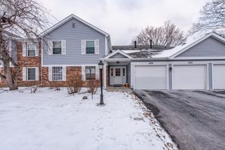 1367 STRATFORD Drive 1D, Gurnee, IL 60031