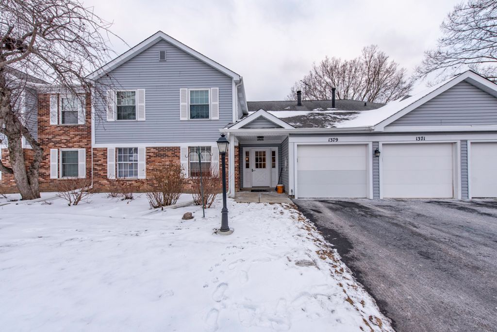 1367 STRATFORD Drive 1D, Gurnee, IL 60031