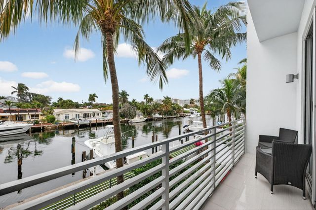 2743 NE 1 Street, Pompano Beach, FL 33062