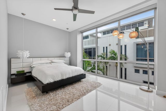 2743 NE 1 Street, Pompano Beach, FL 33062