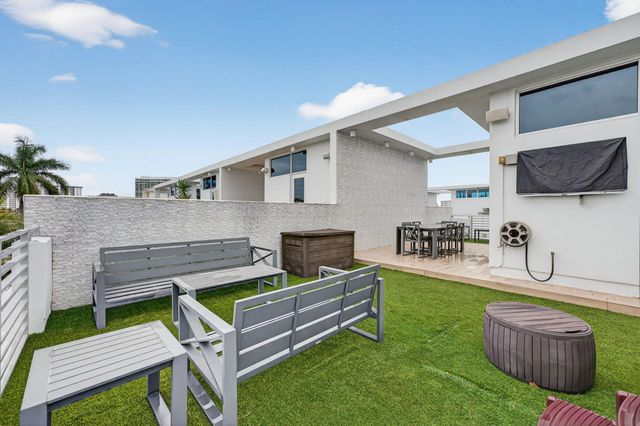 2743 NE 1 Street, Pompano Beach, FL 33062