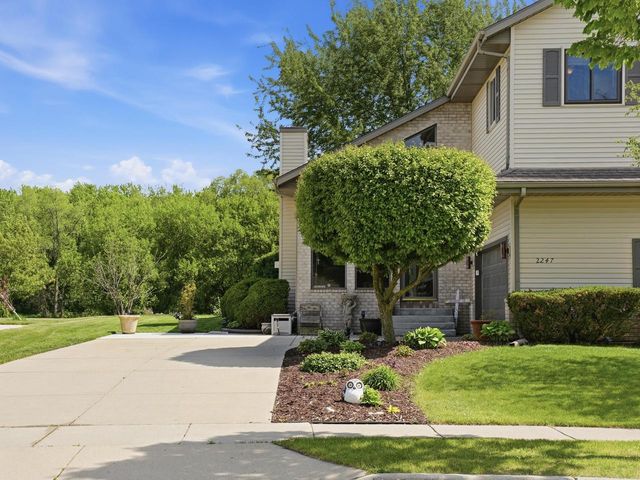 2247 Patrick LANE, Waukesha, WI 53188