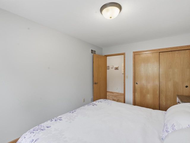2247 Patrick LANE, Waukesha, WI 53188
