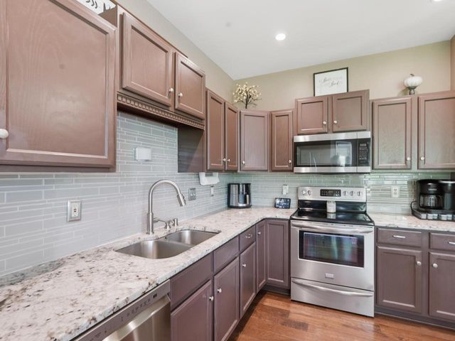 2247 Patrick LANE, Waukesha, WI 53188
