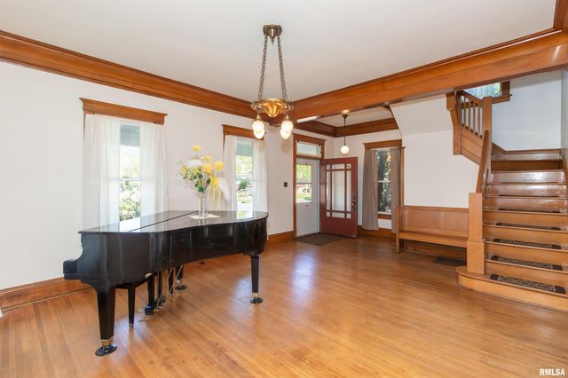 118 S HIGH Street, Washington, IL 61571