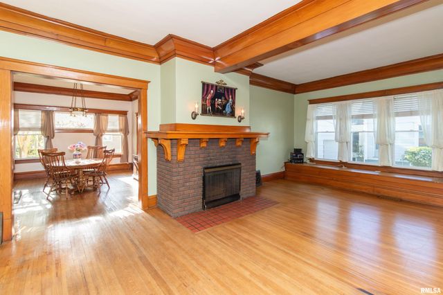 118 S HIGH Street, Washington, IL 61571