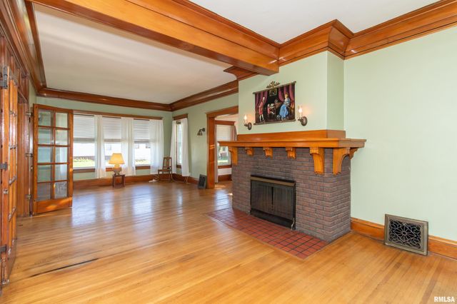 118 S HIGH Street, Washington, IL 61571