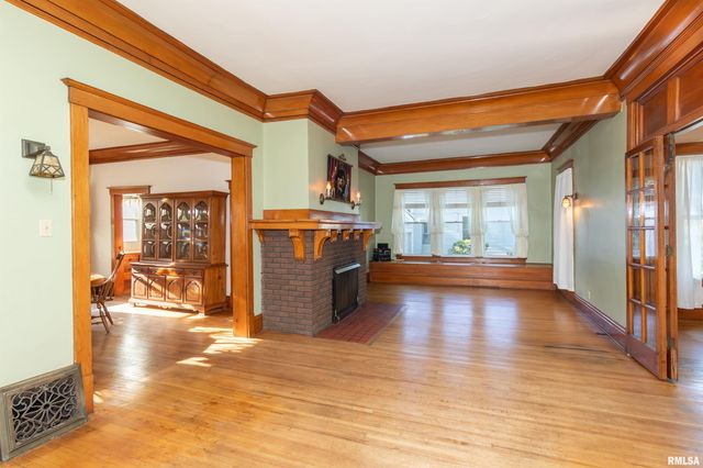 118 S HIGH Street, Washington, IL 61571