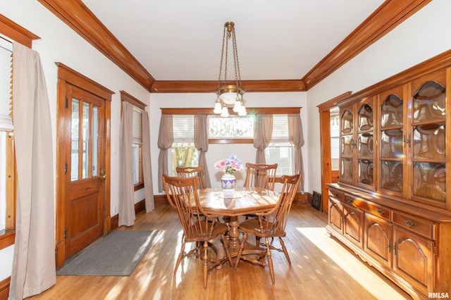 118 S HIGH Street, Washington, IL 61571