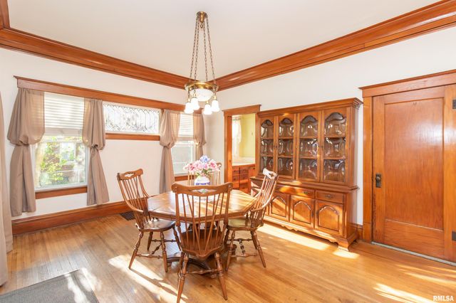 118 S HIGH Street, Washington, IL 61571