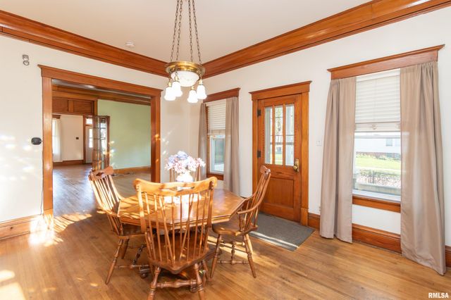 118 S HIGH Street, Washington, IL 61571