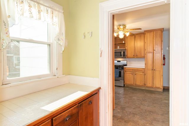 118 S HIGH Street, Washington, IL 61571