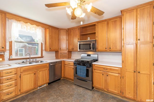 118 S HIGH Street, Washington, IL 61571