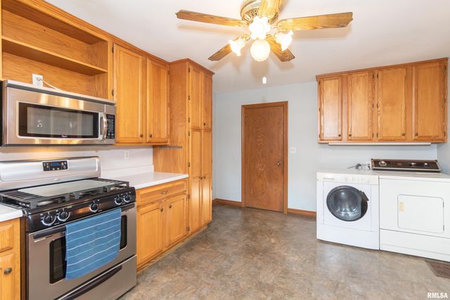 118 S HIGH Street, Washington, IL 61571