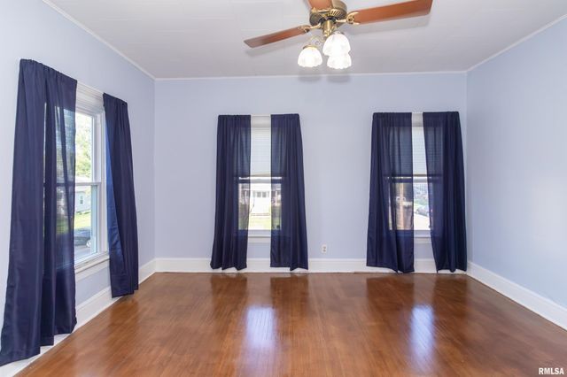 118 S HIGH Street, Washington, IL 61571